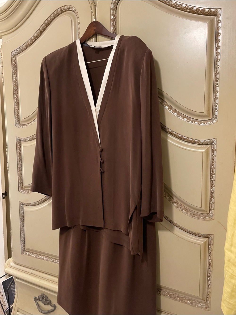 Neiman Marcus Shomi silk Brown Two-Piece V-Neck suit silk charmeuse trim 16
